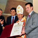 Dom Edgar Madi recebe título 