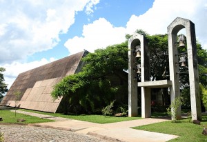 Monges receberam ajuda norte-americana para construção do Mosteiro São Bento. Foto: Rubens Chiri.